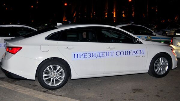 Машина, подаренная президентом Узбекистана сборной U23 - Sputnik Узбекистан