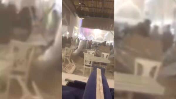 На посетителей кафе в Ташкенте обрушилась крыша: есть пострадавшие - Sputnik Узбекистан