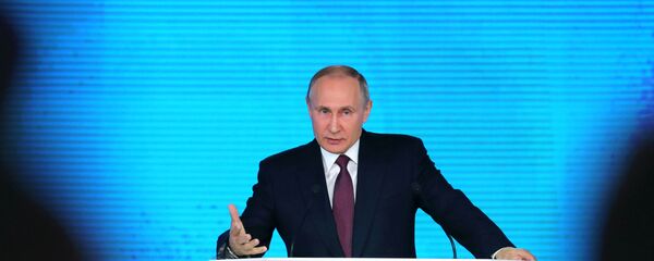Президент РФ Владимир Путин выступает с ежегодным посланием Федеральному Собранию в ЦВЗ Манеж - Sputnik Ўзбекистон