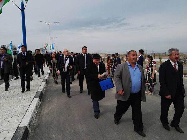 Церемония открытия пограничного пункта прошла с участием официальных представителей двух республик, а также жителей приграничных районов - Sputnik Узбекистан