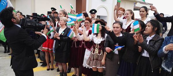 Открытие КПП на таджикско-узбекской границе, связывающего Самарканд и Пенджикент - Sputnik Узбекистан