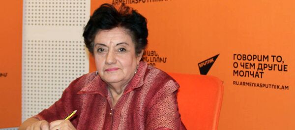 Карине Даниелян в гостях у радио Sputnik Армения Карине Даниелян в гостях у радио Sputnik Армения - Sputnik Узбекистан