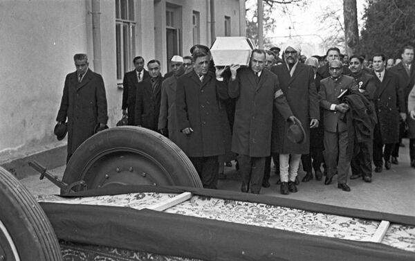 Похороны премьер-министра Индии  Лал Бахадур Шастри в Ташкенте - Sputnik Узбекистан