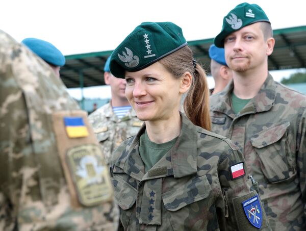 Военнослужащие армии Польши на церемонии открытия военных учений Rapid Trident-2017 - Sputnik Узбекистан