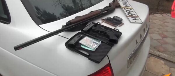 Кадры с оружием сторонников ИГ, задержанных в Махачкале - Sputnik Узбекистан