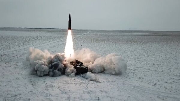 Боевой пуск ракеты ОТРК «Искандер-М» состоялся на полигоне Капустин Яр - Sputnik Ўзбекистон