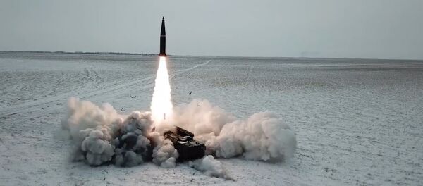Боевой пуск ракеты ОТРК «Искандер-М» состоялся на полигоне Капустин Яр - Sputnik Узбекистан