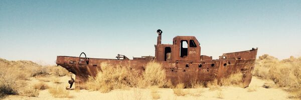 Высохшее Аральское море в Каракалпакстане - кладбище кораблей - Sputnik Узбекистан