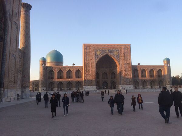 Площадь Регистан в Самарканде Площадь Регистан в Самарканде - Sputnik Узбекистан