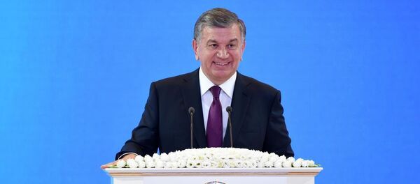 Президент Узбекистана Шавкат Мирзиёев поздравил женщин с 8 Марта - Sputnik Узбекистан