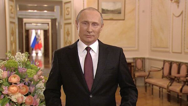 СПУТНИК_Владимир Путин поздравил женщин с 8 Марта - Sputnik Узбекистан