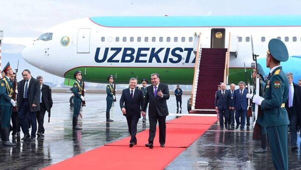 Президент Таджикистана Эмомали Рахмон встретил президента Узбекистана Шавката Мирзиёева - Sputnik Ўзбекистон