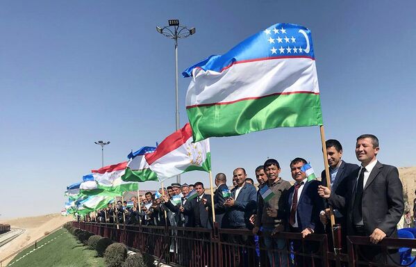 Торжественная церемония запуска ж/д дороги между Узбекистаном и Таджикистаном - Sputnik Узбекистан