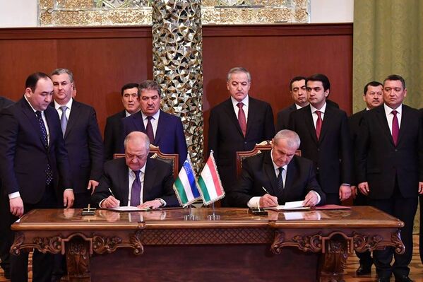 Церемония подписания соглашения между делегациями Узбекистана и Таджикистана - Sputnik Узбекистан