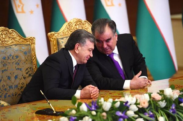 Шавкат Мирзиёев и Эмомали Рахмон на переговорах в Душанбе - Sputnik Узбекистан