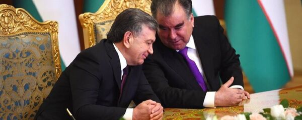 Шавкат Мирзиёев и Эмомали Рахмон - Sputnik Узбекистан