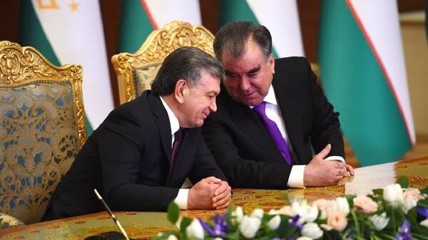 Shavkat Mirziyoyev i Emomali Raxmon na peregovorax v Dushanbe - Sputnik Oʻzbekiston