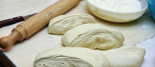 Тесто для приготовления абхазских вареников. Тесто для приготовления абхазских вареников. - Sputnik Ўзбекистон