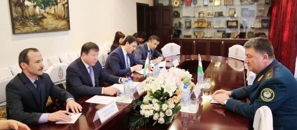 Главы МВД Узбекистана и Таджикистана - Пулат Бобожонов и Рамазон Рахимзода - Sputnik Ўзбекистон