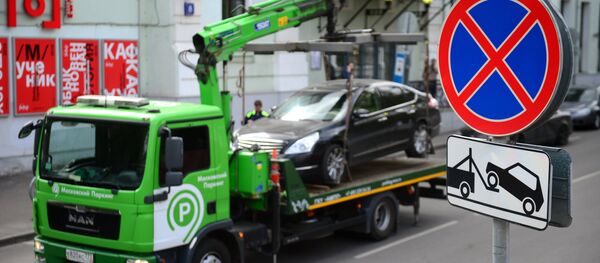 Эвакуация автомобиля  Эвакуация автомобиля  - Sputnik Ўзбекистон