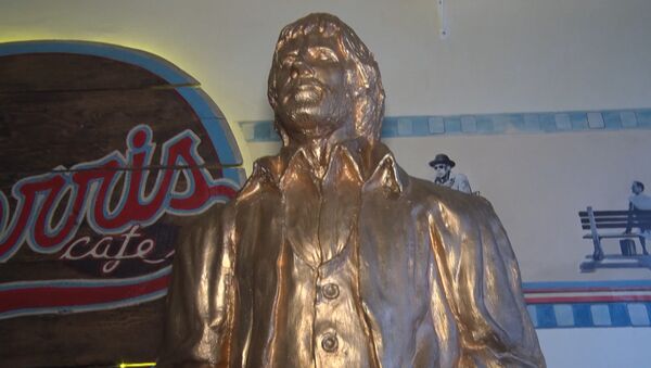 В одном из хорватских кафе установили статую Чака Норриса - Sputnik Узбекистан