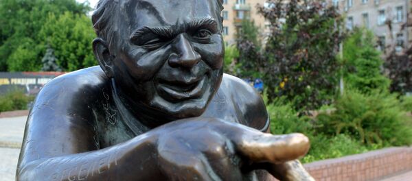 Памятник народному артисту СССР Евгению Леонову Памятник народному артисту СССР Евгению Леонову - Sputnik Узбекистан