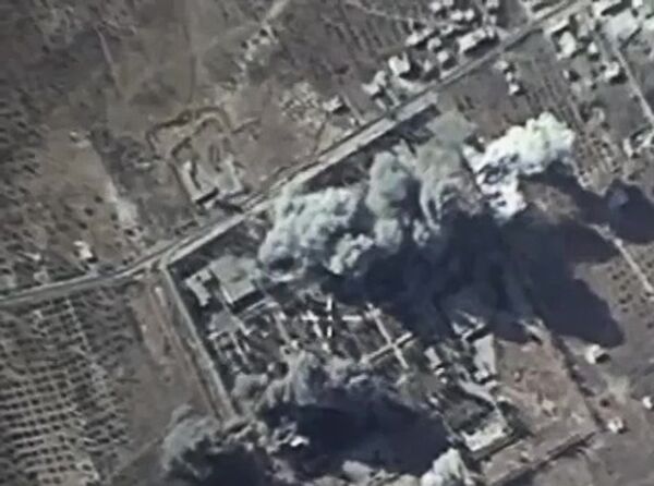 Российская авиация нанесла удары по лагерю подготовки боевиков ИГ в Сирии - Sputnik Узбекистан