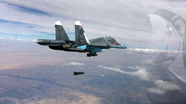 Нанесение российской боевой авиацией ударов по позициям ИГ в Сирии - Sputnik Узбекистан
