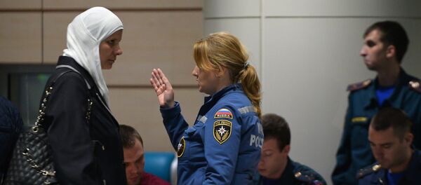 Борт МЧС доставил из Сирии россиян и граждан СНГ Борт МЧС доставил из Сирии россиян и граждан СНГ - Sputnik Узбекистан