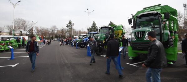 Выставка узбекских товаров в Душанбе Выставка узбекских товаров в Душанбе - Sputnik Узбекистан