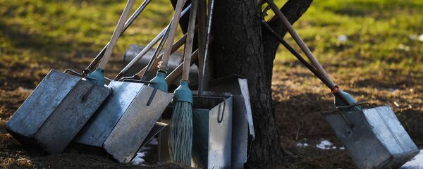 Инвентарь для уборки улиц, архивное фото - Sputnik Узбекистан