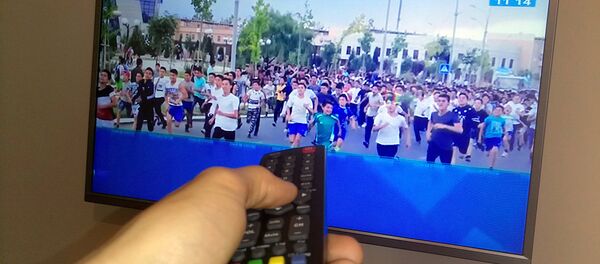 Пульт в руке - Sputnik Узбекистан