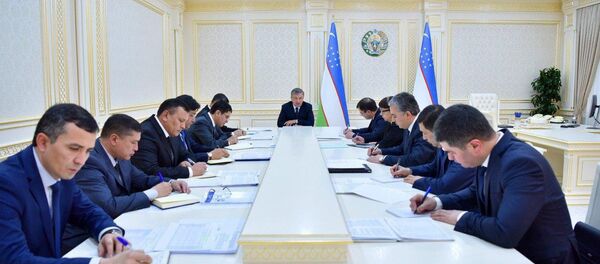 Президент Шавкат Мирзиёев 14 марта провел совещание по вопросам развития сельскохозяйственного машиностроения и обеспечения аграрной отрасли современной техникой. - Sputnik Узбекистан