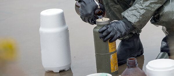 Работа с отравляющими веществами - Sputnik Узбекистан