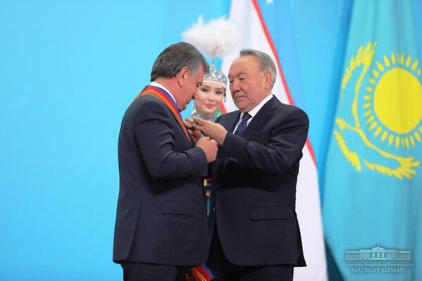 Шавкат Мирзиёев награжден орденом 1-степени Достык - Sputnik Узбекистан