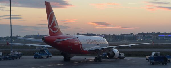 Самолет Airbus A319 авиакомпании Turkish Airlines в Международном аэропорту имени Ататюрка в Стамбуле Самолет Airbus A319 авиакомпании Turkish Airlines в Международном аэропорту имени Ататюрка в Стамбуле - Sputnik Ўзбекистон