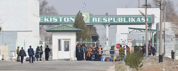 КПП Патар в Канибадаме, архивное фото КПП Патар в Канибадаме, архивное фото - Sputnik Ўзбекистон