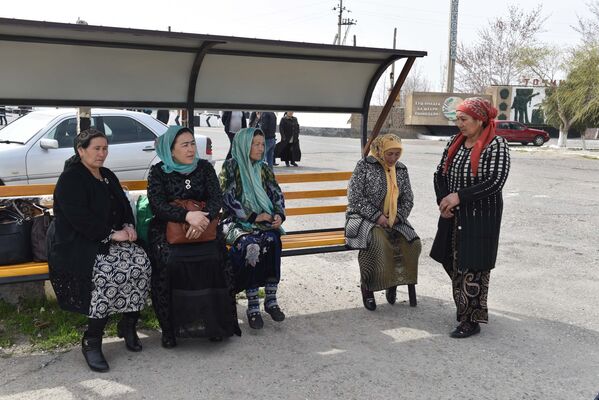 Жители на границе между Узбекистаном и Таджикистаном, архивное фото - Sputnik Узбекистан