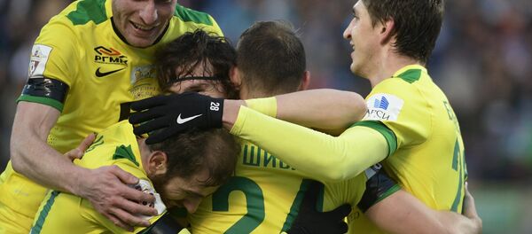 Игроки Анжи радуются забитому мячу Игроки Анжи радуются забитому мячу - Sputnik Узбекистан