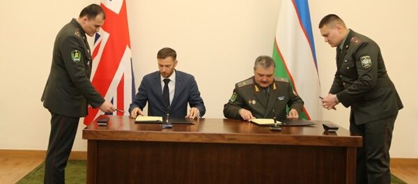 Встреча министра обороны с послом Великобритании Встреча министра обороны с послом Великобритании - Sputnik Ўзбекистон