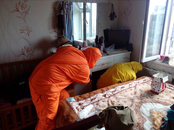 Спасители собирают разлившуюся ртуть - Sputnik Узбекистан