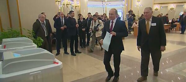 Кандидаты на должность президента РФ проголосовали на выборах Кандидаты на должность президента РФ проголосовали на выборах - Sputnik Узбекистан