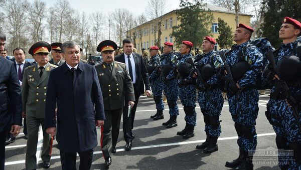 Президент Шавкат Мирзиёев ознакомился с деятельностью подразделения Национальной гвардии - Sputnik Ўзбекистон