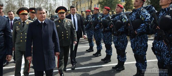 Президент Шавкат Мирзиёев ознакомился с деятельностью подразделения Национальной гвардии Президент Шавкат Мирзиёев ознакомился с деятельностью подразделения Национальной гвардии - Sputnik Ўзбекистон