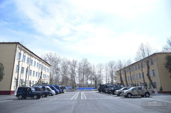 Президент Шавкат Мирзиёев ознакомился с деятельностью подразделения Национальной гвардии - Sputnik Узбекистан