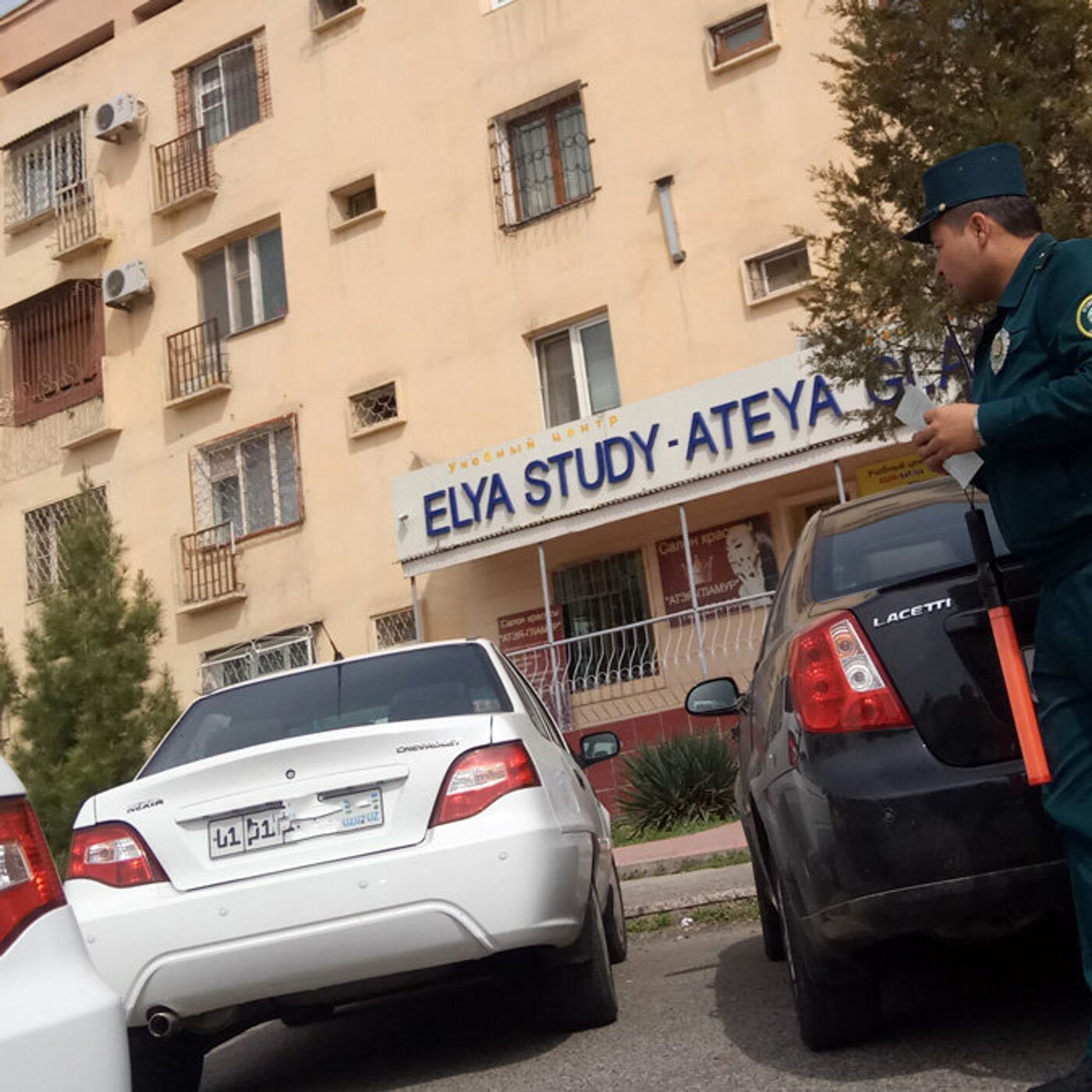 В Ташкенте двое парней и девушка угнали машину и попали в ДТП - 02.07.2019,  Sputnik Узбекистан