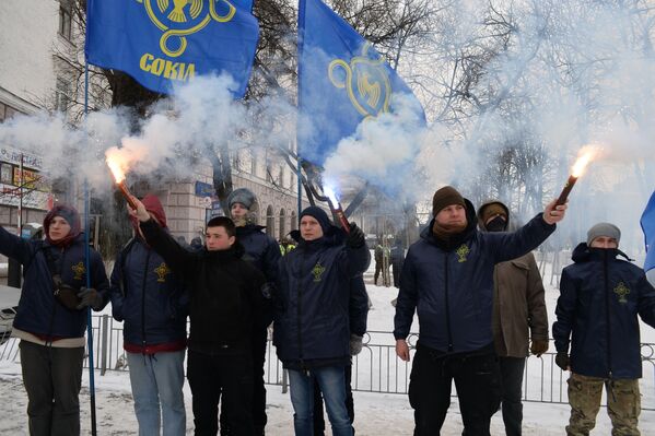 Российских граждан не пускают в Посольство РФ в Киеве для голосования - Sputnik Узбекистан