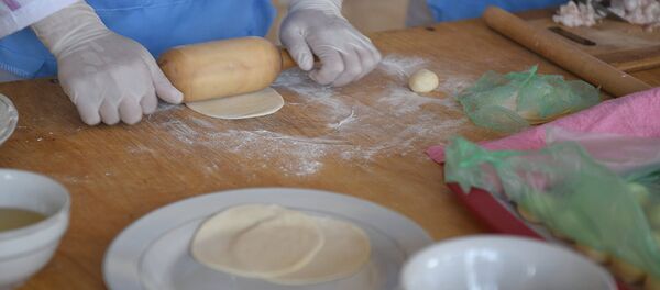 Приготовление самсы Приготовление самсы - Sputnik Узбекистан