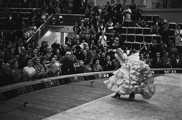 Испанская танцовщица Мария Роса во время концерта в Москве, 1967 год - Sputnik Узбекистан