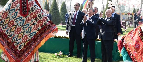 Шавкат Мирзиёев принял участие в гуляниях в честь Навруза - Sputnik Ўзбекистон